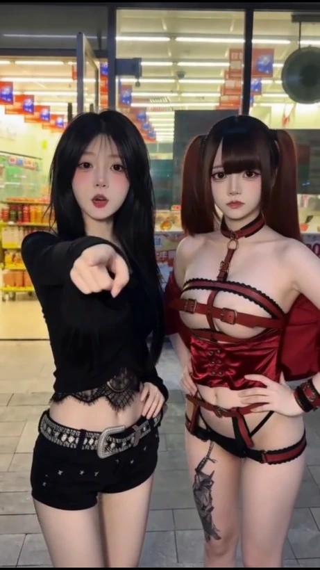 《精神小妹崩老头》没零钱就用口爆代
